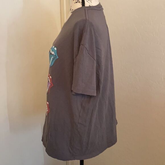 The Rolling Stones Gray Distressed Lips Graphic Shirt - Picture 2 of 7